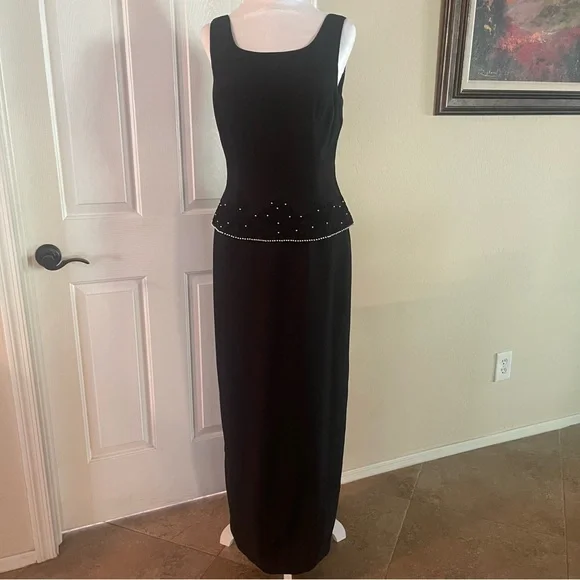Elegant Black Maxi Dress - Picture 2 of 7